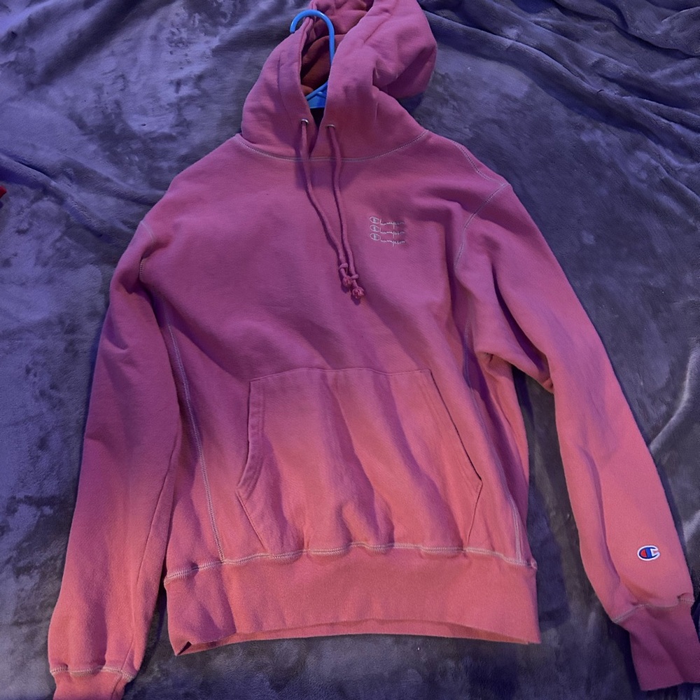 pink champion hoodie🩷